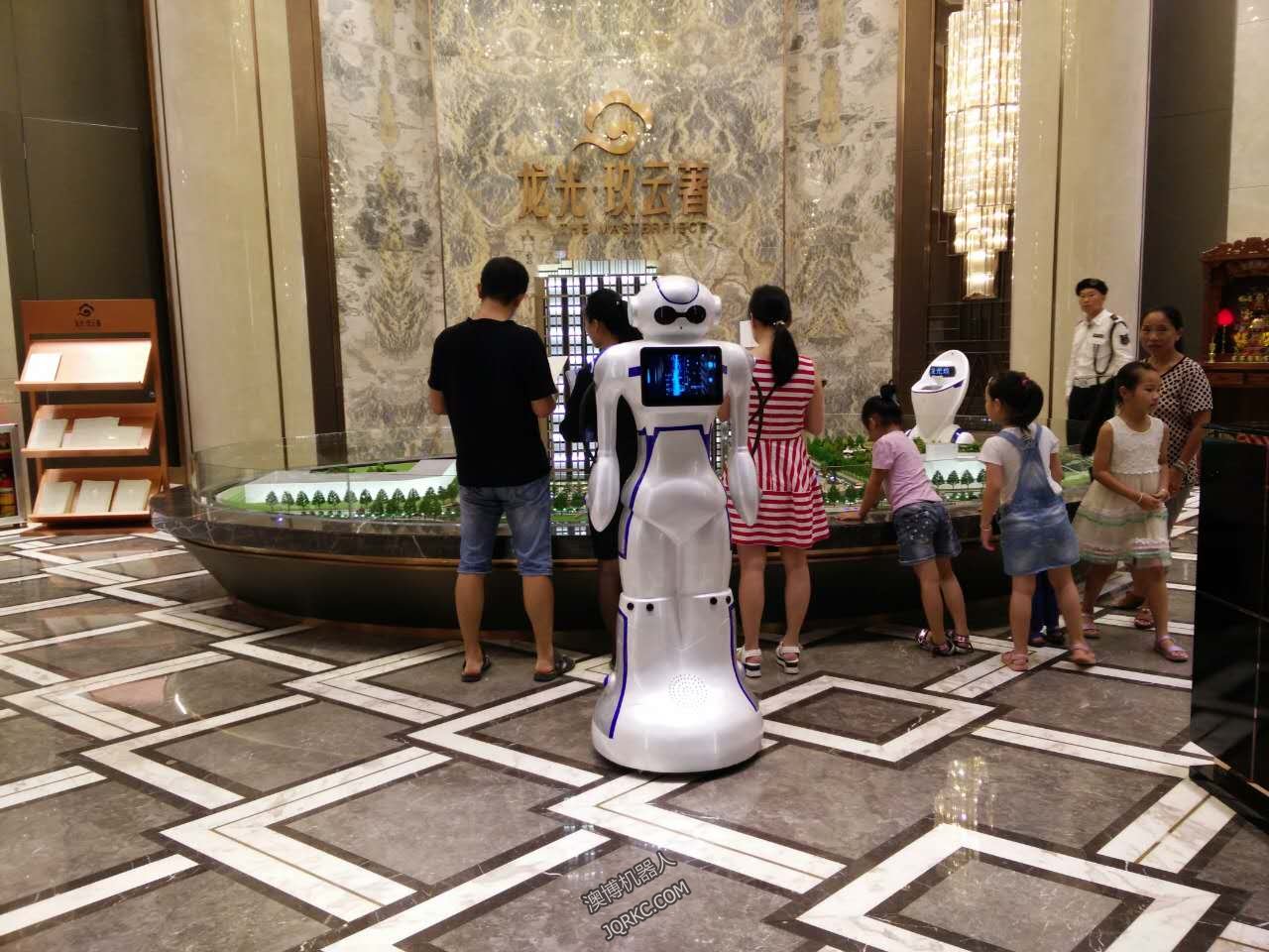 服務機器人能夠取代人工客服嗎？